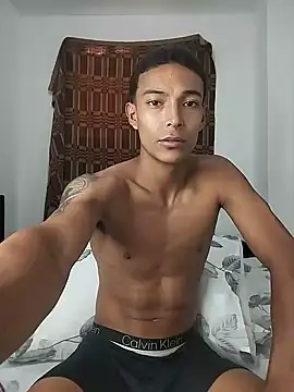 Demiansteven2 即時 XXX 聊天