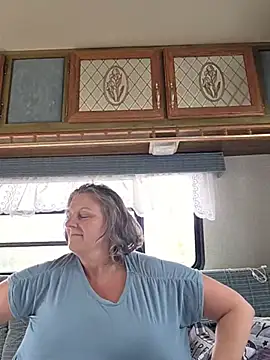 MommaBear5676's Live XXX Chat