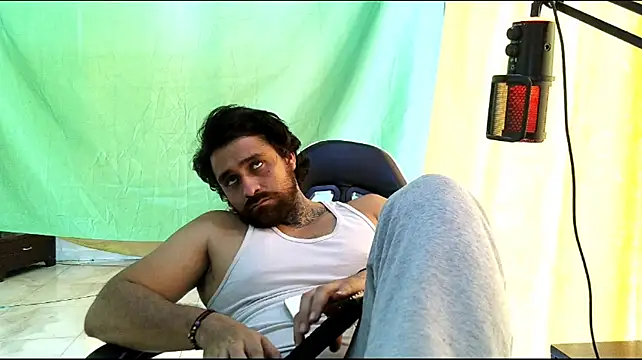 Chat XXX en directo de aronmiller404