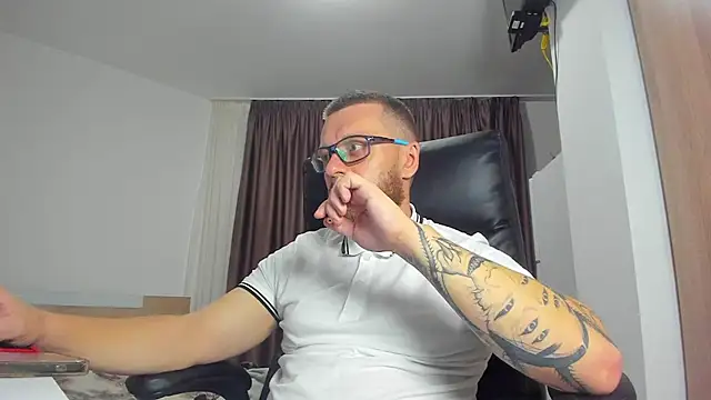 Živý XXX chat Findom_guy