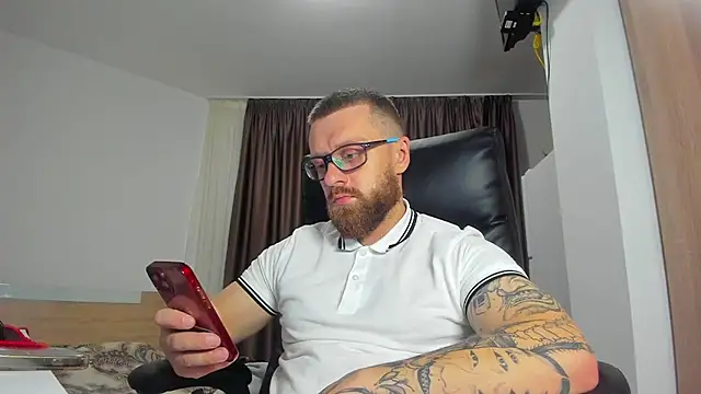 Findom_guy Adlı Modelin Canlı XXX Sohbeti