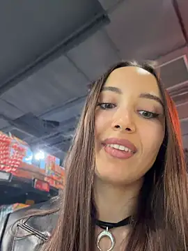 ICrazyOneIRL's Live XXX Chat