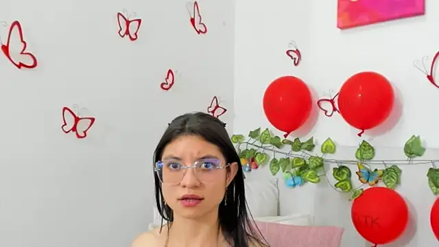 LindaCatalina_ XXX чат на живо