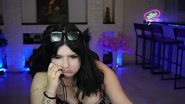 hello_naya XXX чат на живо