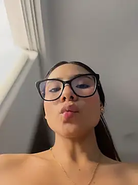 amira_cute2 XXX чат на живо