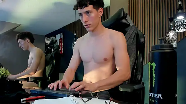 TheGhostforeeonss' Live XXX Chat