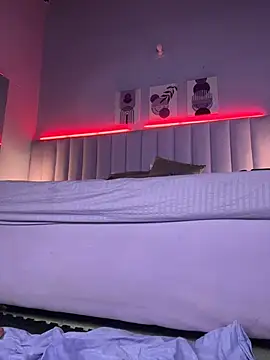 KellyOlsenbe's Live XXX Chat