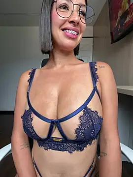 luvely_unique_'s Live XXX Chat