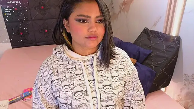 Cherry_lovee Adlı Modelin Canlı XXX Sohbeti