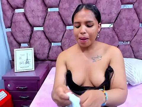 AnalNaugthy Adlı Modelin Canlı XXX Sohbeti