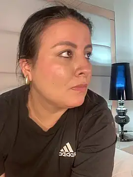_miafox_7 XXX чат на живо