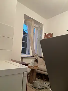 SkinnyLilly XXX чат на живо