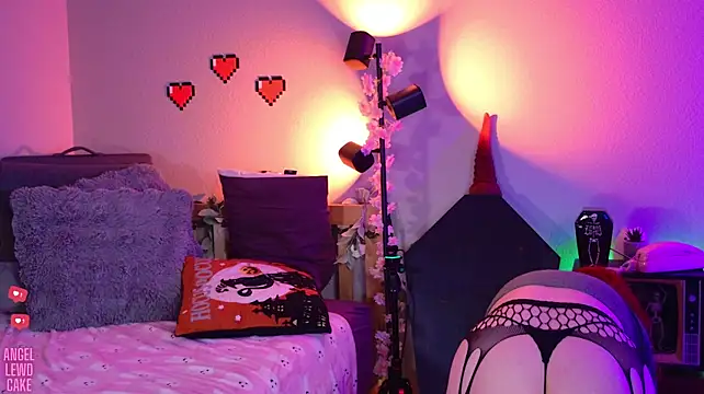 Angel-Lewd-Cake Adlı Modelin Canlı XXX Sohbeti