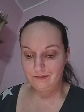 BustyLadyAlma XXX чат на живо