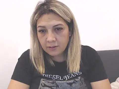 Ana-Raisa Live XXX-Chat