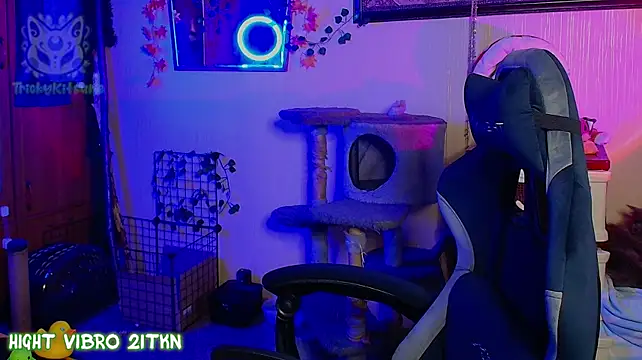 TrickyKitsunen Live XXX chat