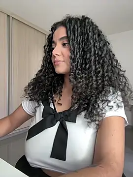 Czat XXX na żywo – Curlyierr