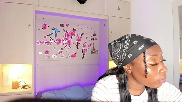 TaylorBloom's Live XXX Chat