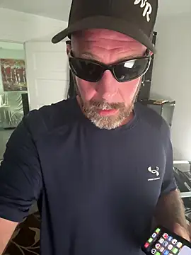 צ'אט XXX בשידור חי של ACTION2083