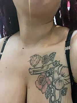 Chat +18 de SEXYPRADAxx11 ao vivo