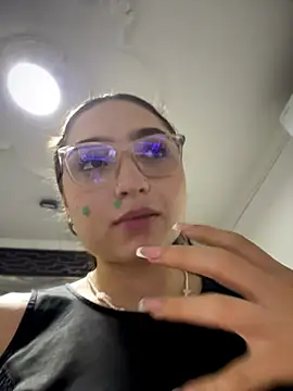 Chat +18 de Mia_Luxor ao vivo