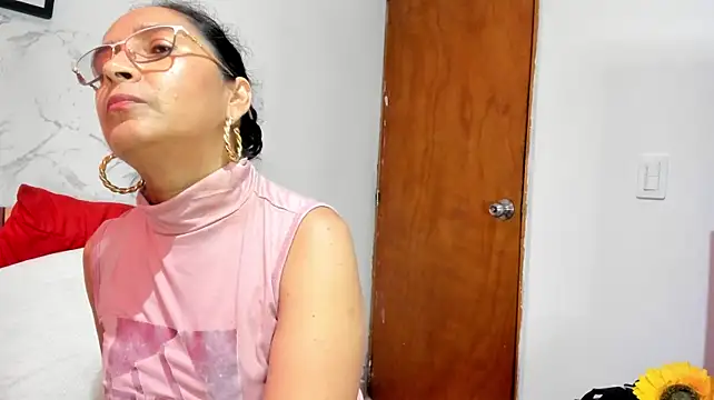 AnnaArela Chat XXX in diretta