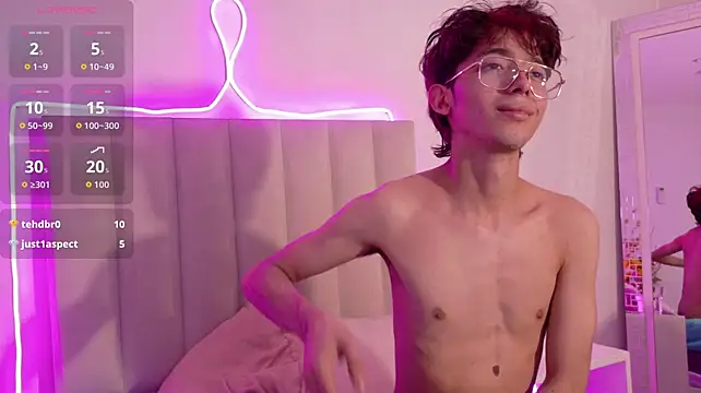 Twink_Sebas7 Adlı Modelin Canlı XXX Sohbeti