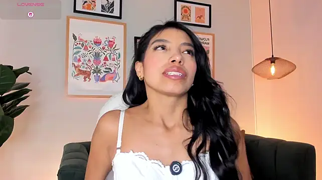 Tiffany_Low লাইভ XXX চ্যাট
