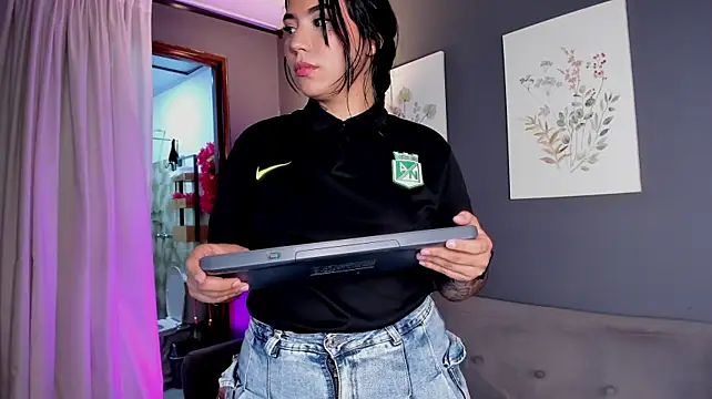 emy_williams XXX чат на живо