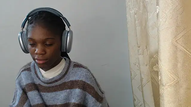 PetiteBarbie_05 XXX чат на живо
