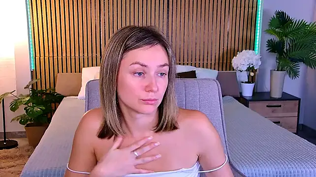 EmeraldGlow's Live XXX Chat