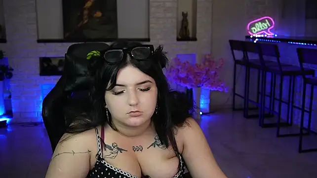 hello_naya XXX чат на живо