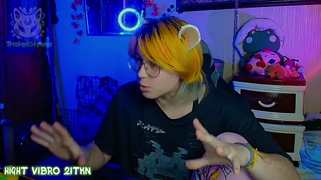 TrickyKitsune Adlı Modelin Canlı XXX Sohbeti