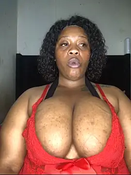 BigJugsCandyxx's Live XXX Chat