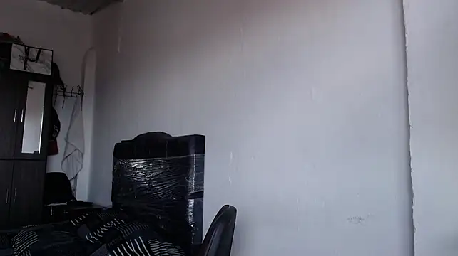 Dante_Alpha – Naživo XXX chat