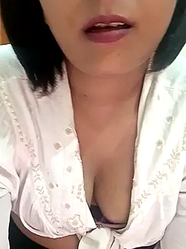 Chatroom XXX en direct de Queen_Kushi4