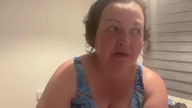 MidnightEnglishRose Chat XXX live