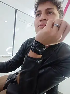 XXX chat uživo modela Axel_Romanov