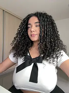 Chat +18 de Curlyierr ao vivo