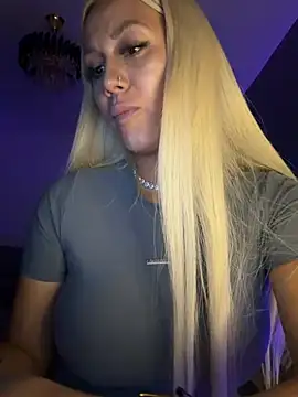 AlmaBby Chat XXX live