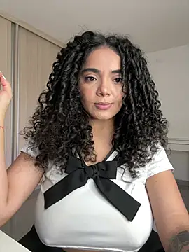 Chat +18 de Curlyierr ao vivo