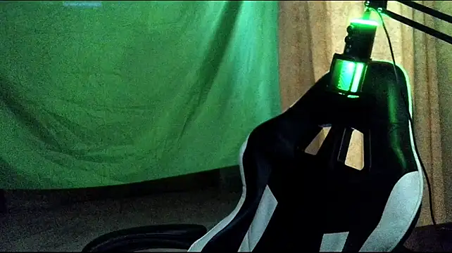 aronmiller404 XXX чат на живо