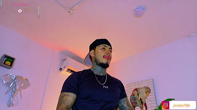צ'אט XXX בשידור חי של JordanSmiith_