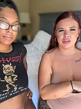 Chat +18 de CandyLuxxxx ao vivo