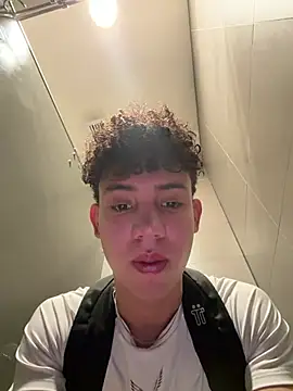 yoursexyjose Show Webcam