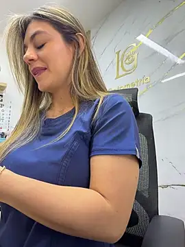 alicee16 XXX чат на живо