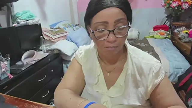 XXX chat uživo modela Mrs_mommy_