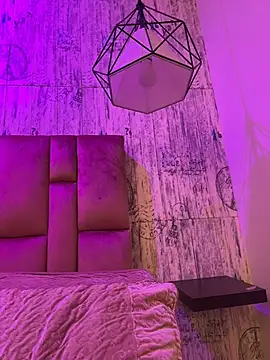 AbyThompson Adlı Modelin Canlı XXX Sohbeti
