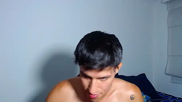 rowanbig XXX чат на живо