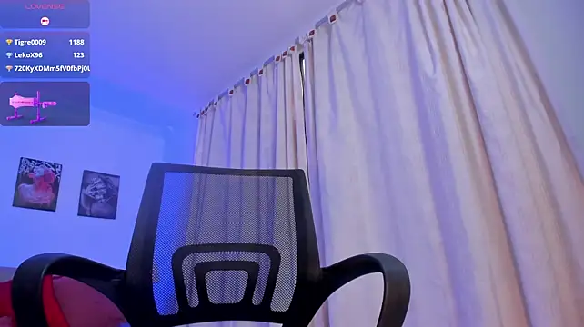 Naiely_Naides XXX чат на живо